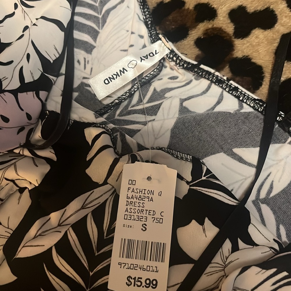 NWT 7DayWKND Hawaiian/floral dress size small - Picture 5 of 6